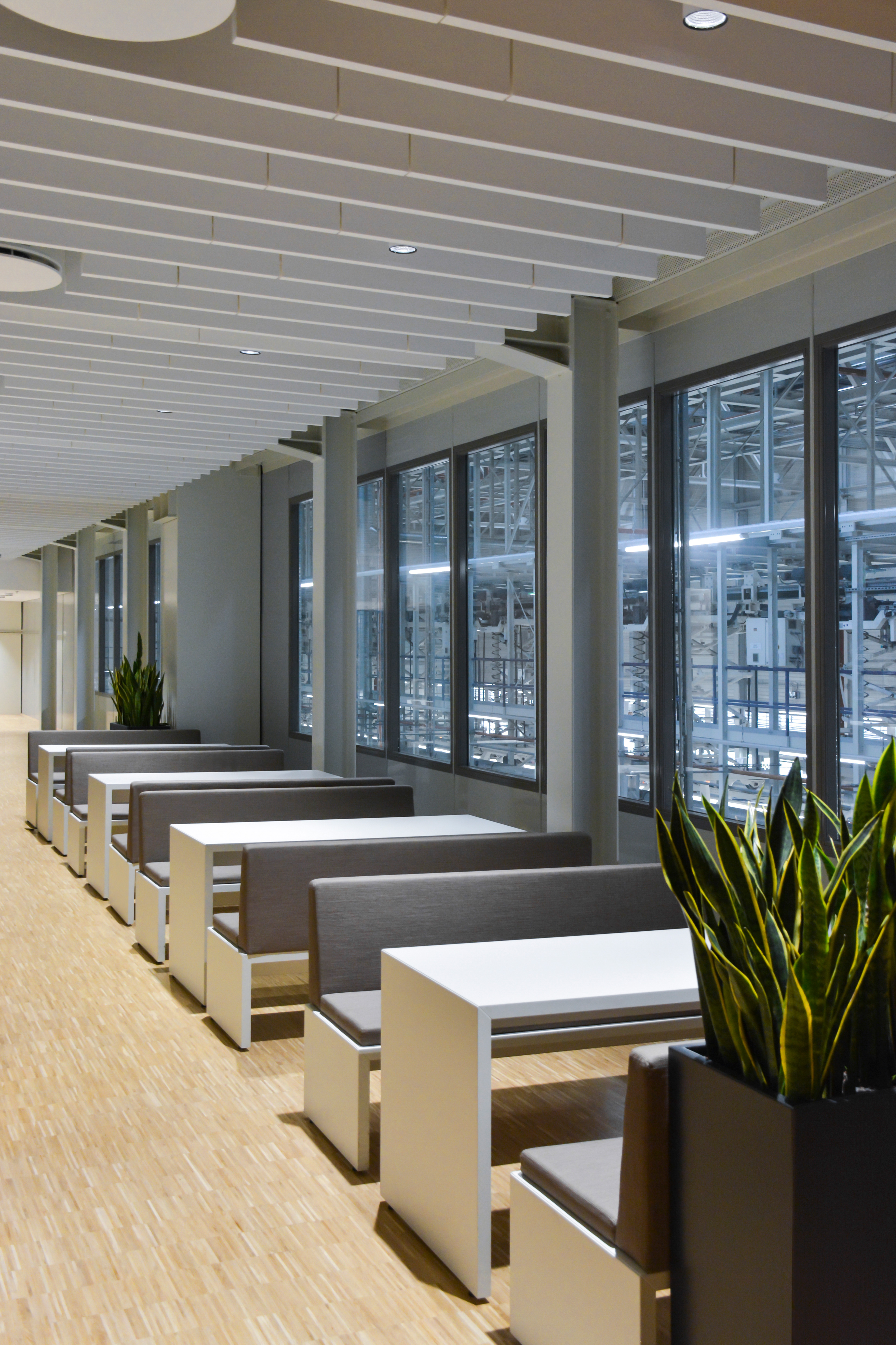 Mäder Haslbeck interior / Betriebsrestaurant Fertigungsbereich BMW Group Werk Leipzig